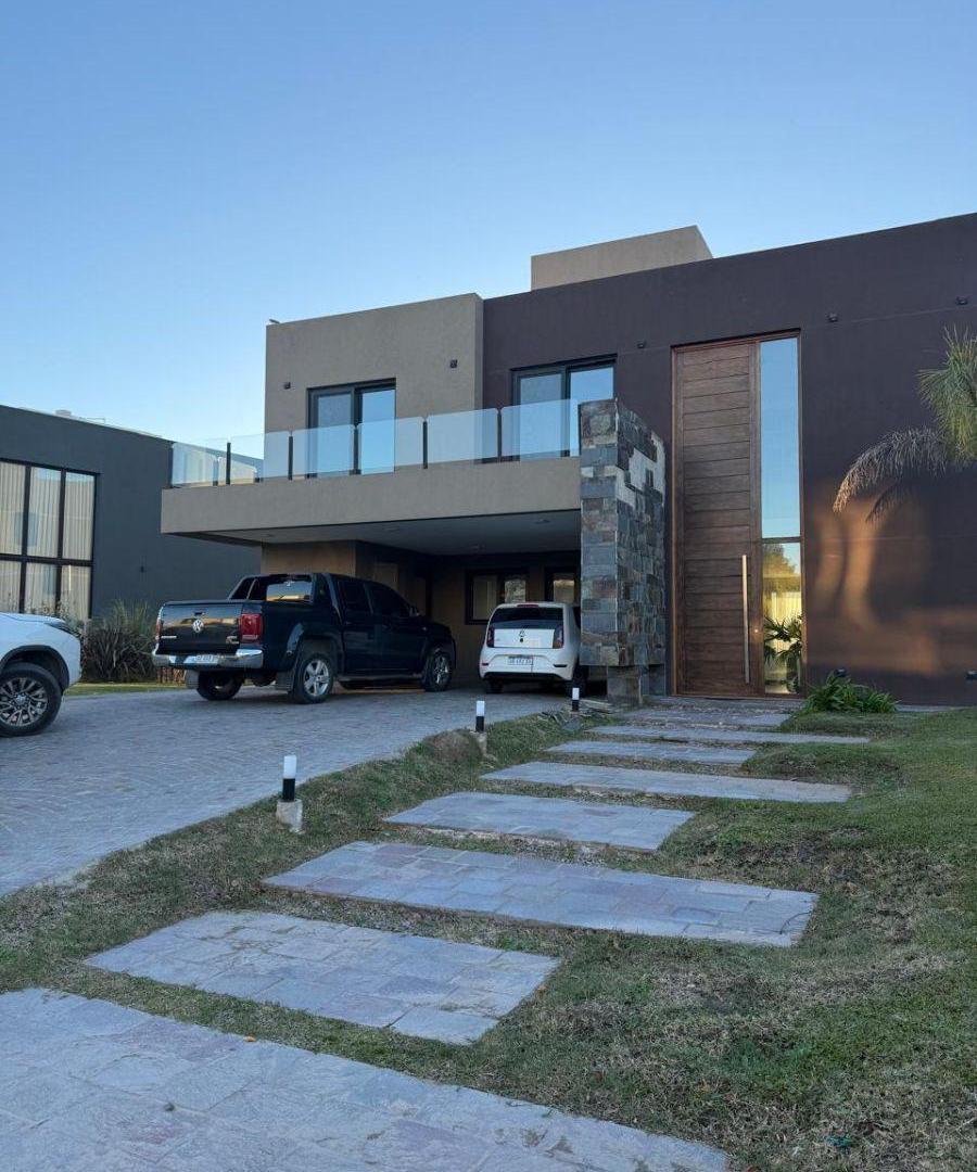 Foto de HERMOSA CASA EN VENTA EN TERRALAGOS - POSIBILIDAD DE FINANCIACIÓN, imagen 1