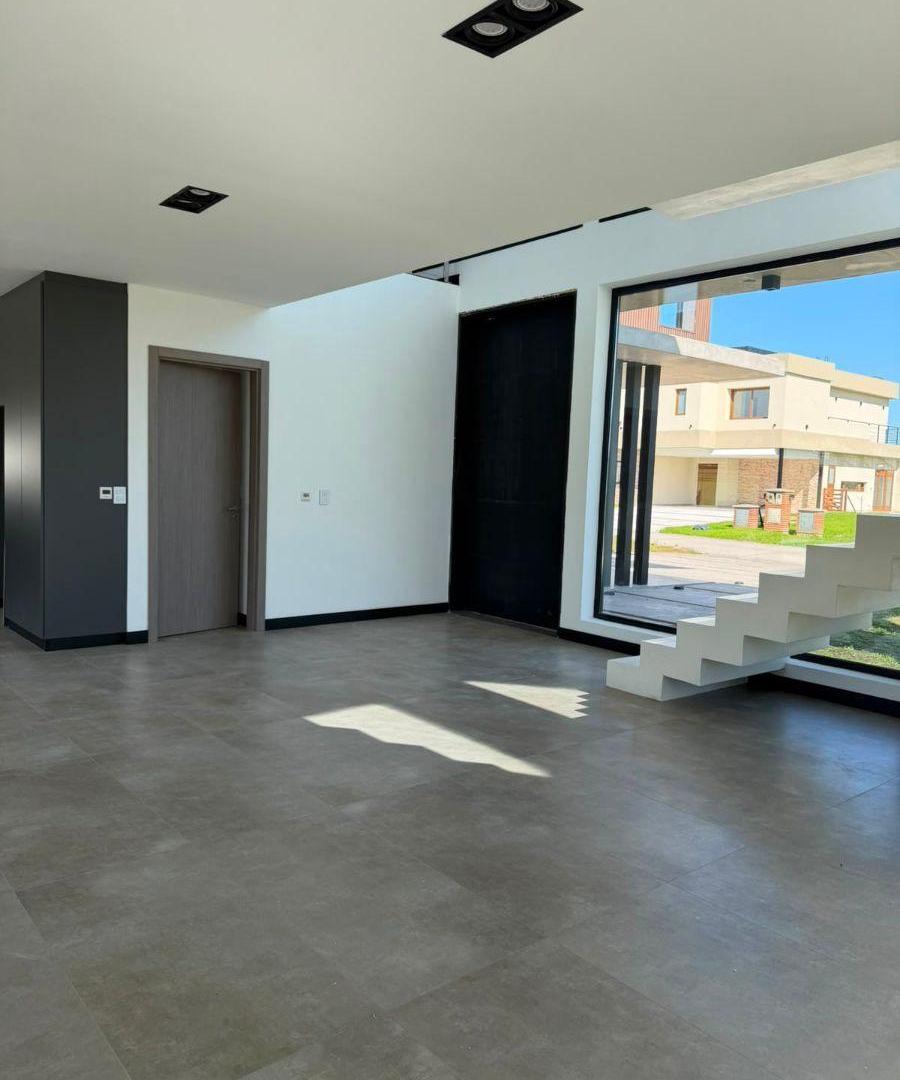 Foto de HERMOSA CASA 5 ANBIENTES EN CANNING CHICO A ESTRENAR, imagen 4