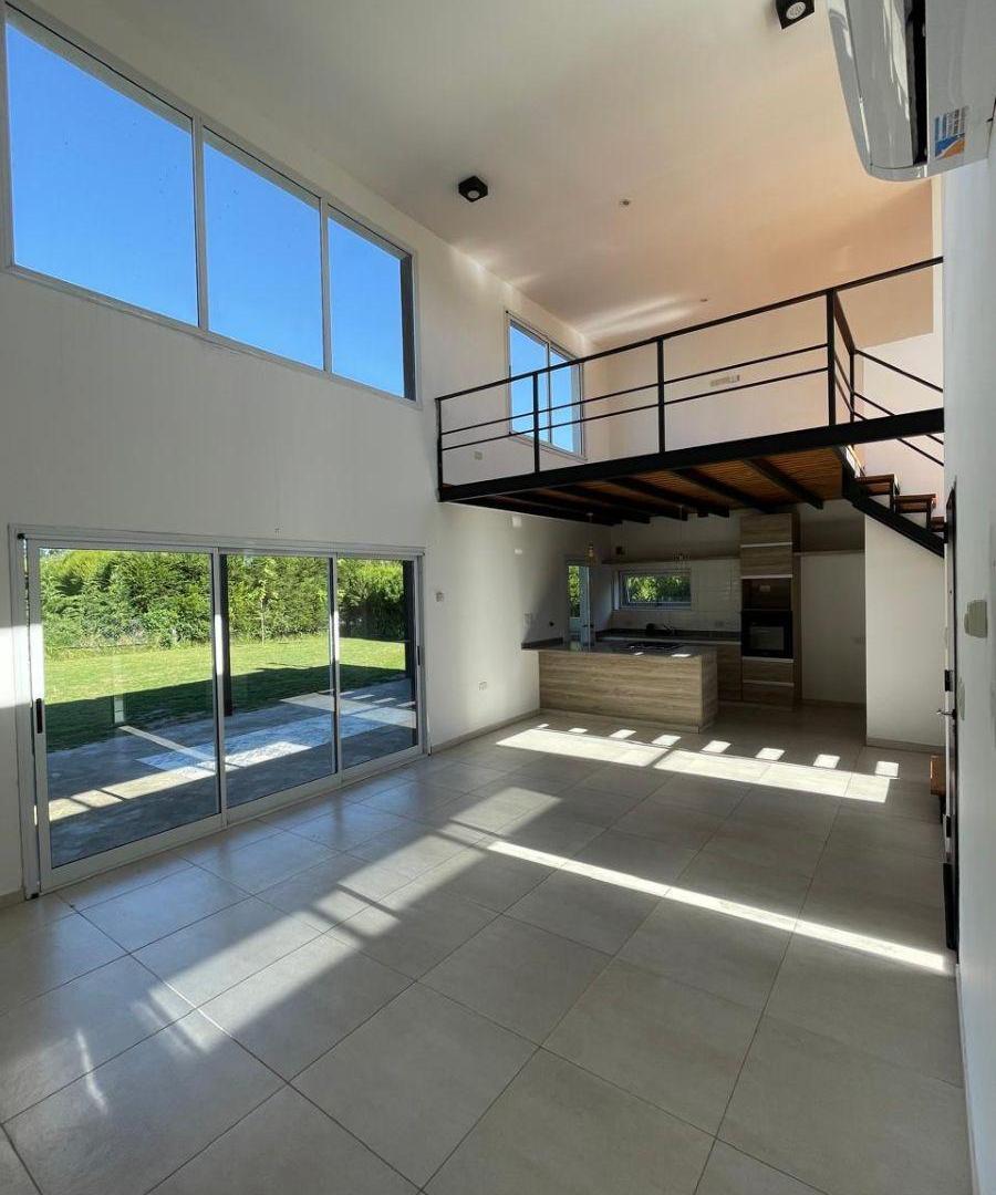 Foto de HERMOSA CASA EN ALQUILER EN CANNING - BARRIO SANTA INÉS, imagen 2