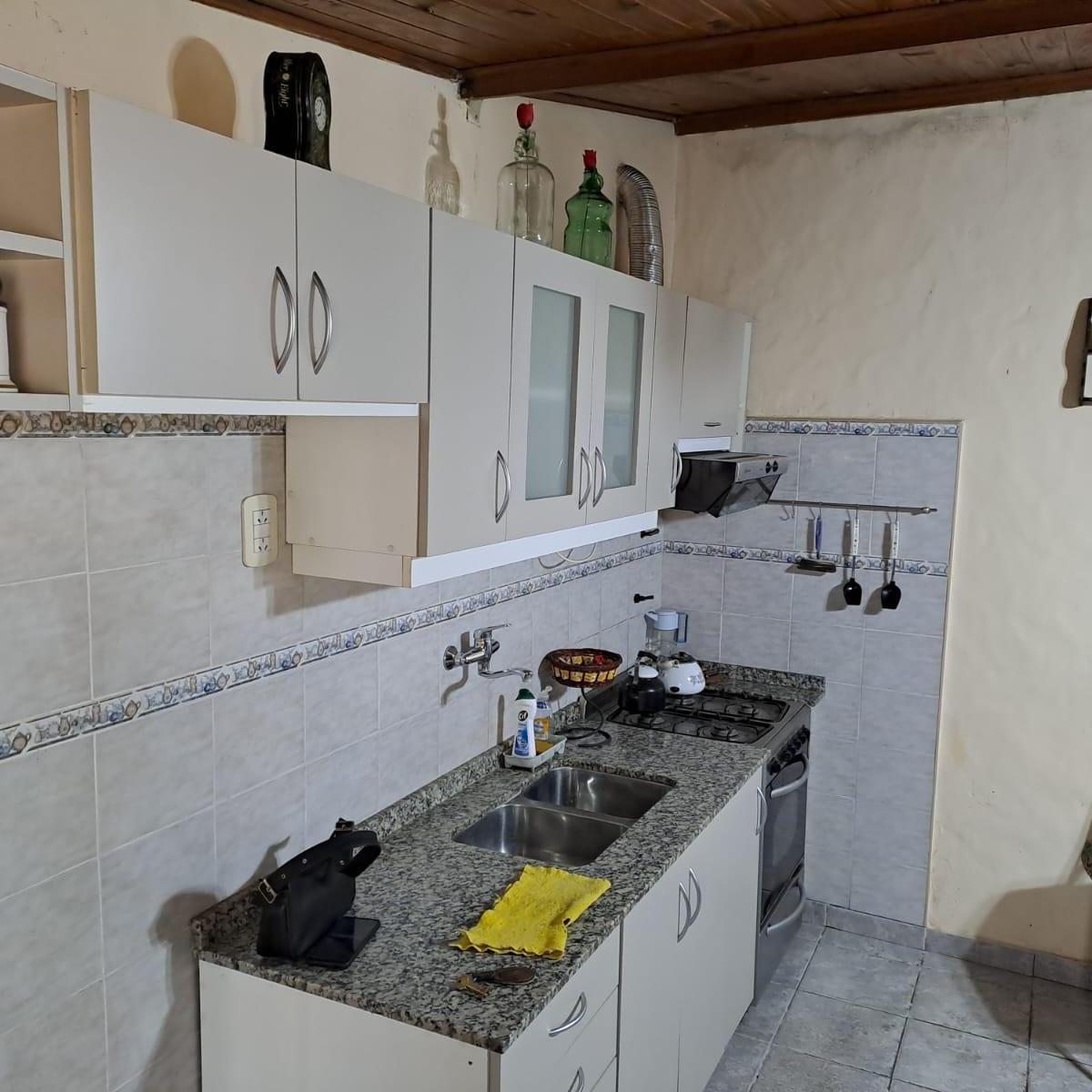 Casa 3 Ambientes a La Venta + Locales 3