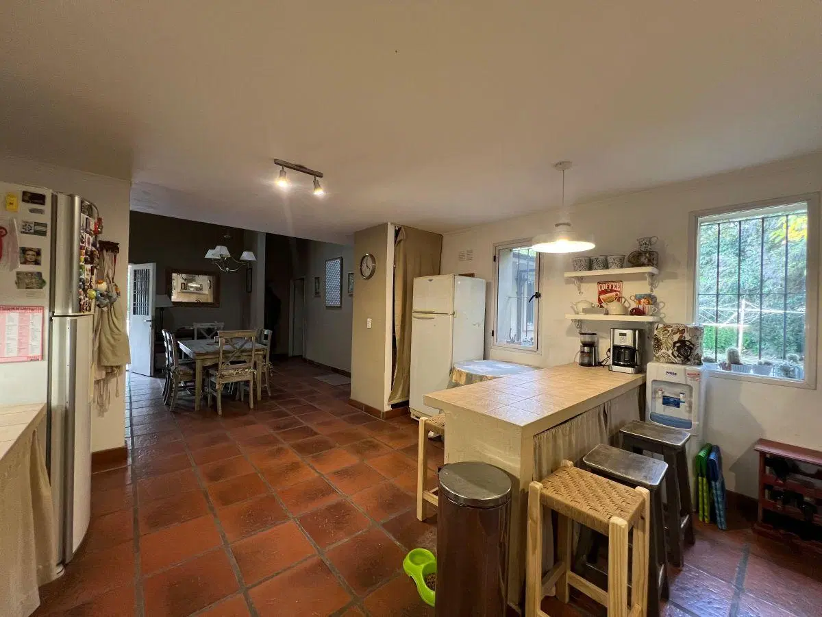 Importante Chalet 5 ambientes a la venta en Parque Leloir 5