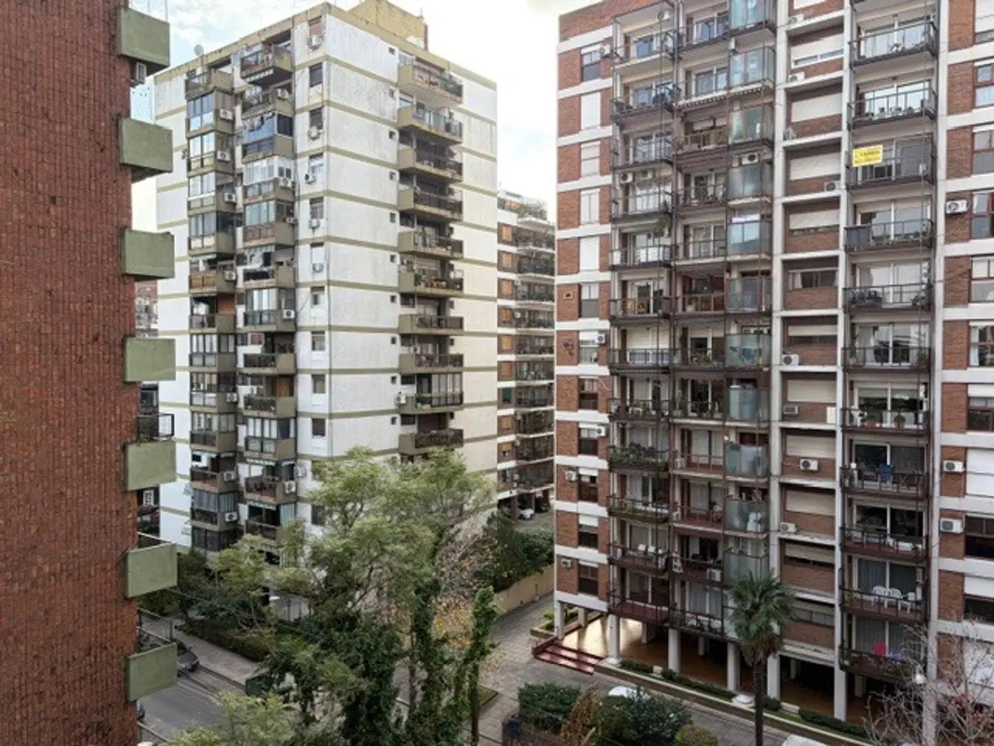 mts av y est exc depto 4 amb al fte c/bcón 1