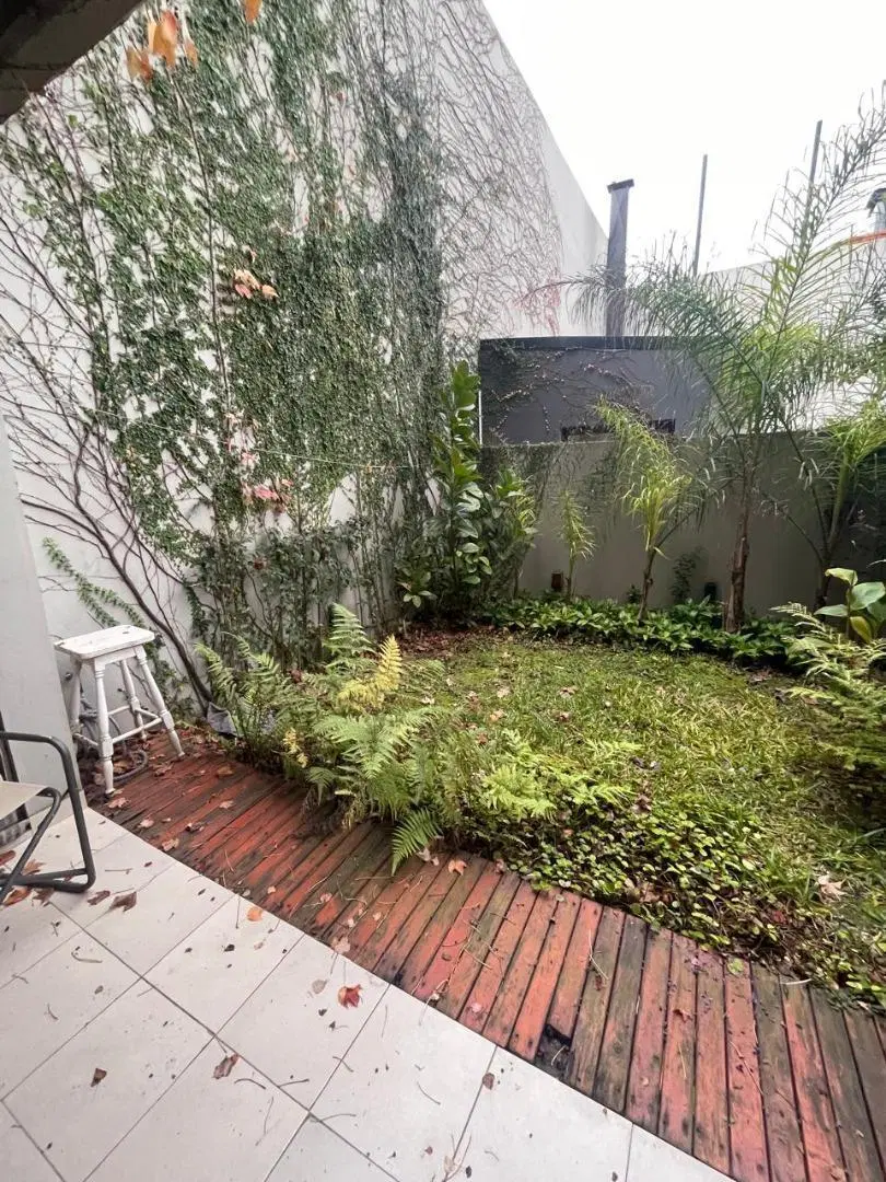 Exc depto de 2 amb p,.baja c/jardin c /coch desc imp 4