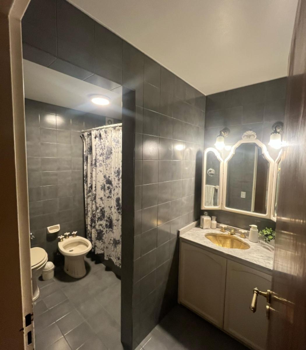 Casa en 2 Plantas Para 2 Familias con Entrada Independiente Impecable, cocheras. 3