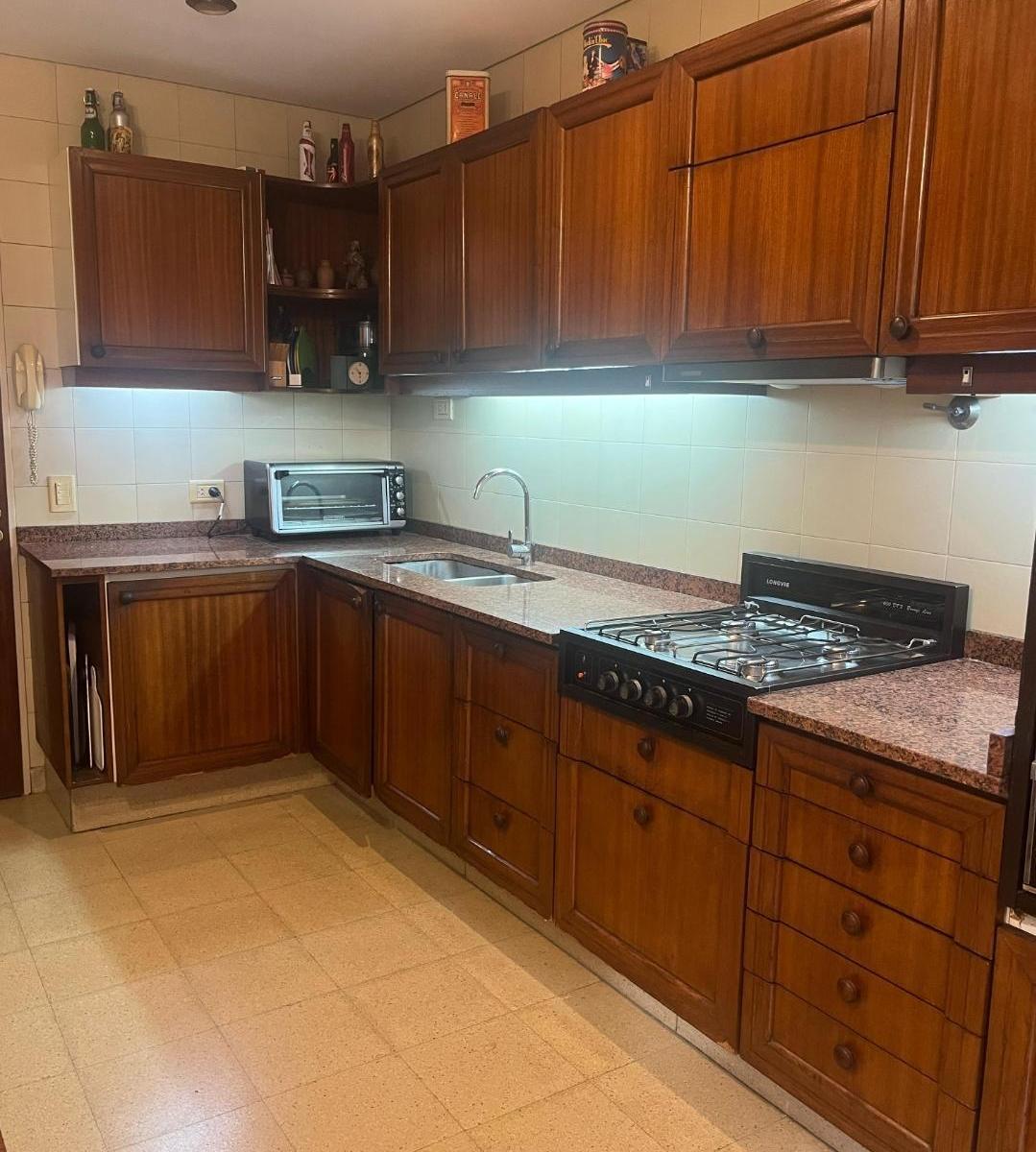 Casa en 2 Plantas Para 2 Familias con Entrada Independiente Impecable, cocheras. 5