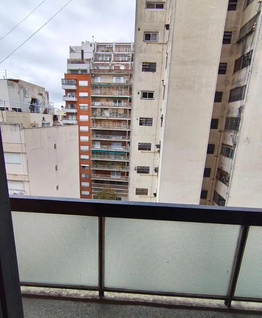 VENTA DEPARTAMENTO 2 AMBIENTES BALCON CONTRFRENTE SOL TODO EXTERNO PISO ALTO COCINA Y LAVADERO CERCA 2