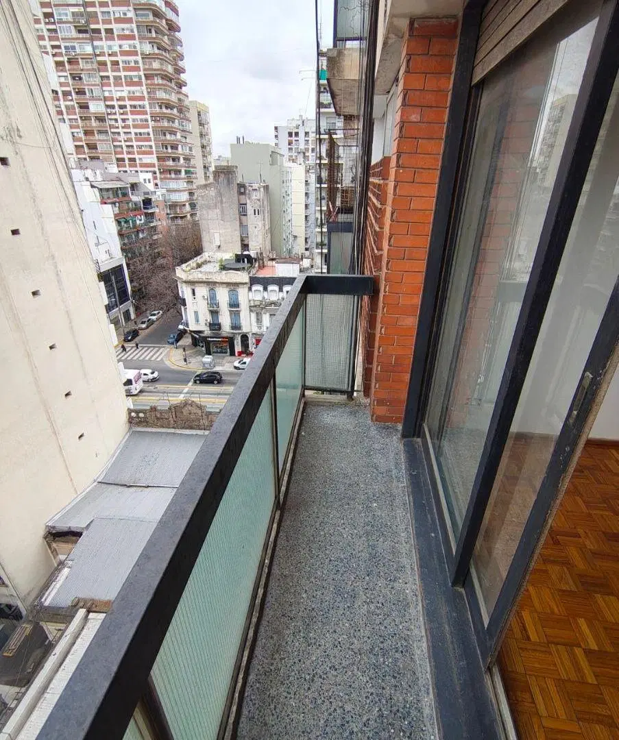 VENTA DEPARTAMENTO 2 AMBIENTES BALCON CONTRFRENTE SOL TODO EXTERNO PISO ALTO COCINA Y LAVADERO CERCA 4