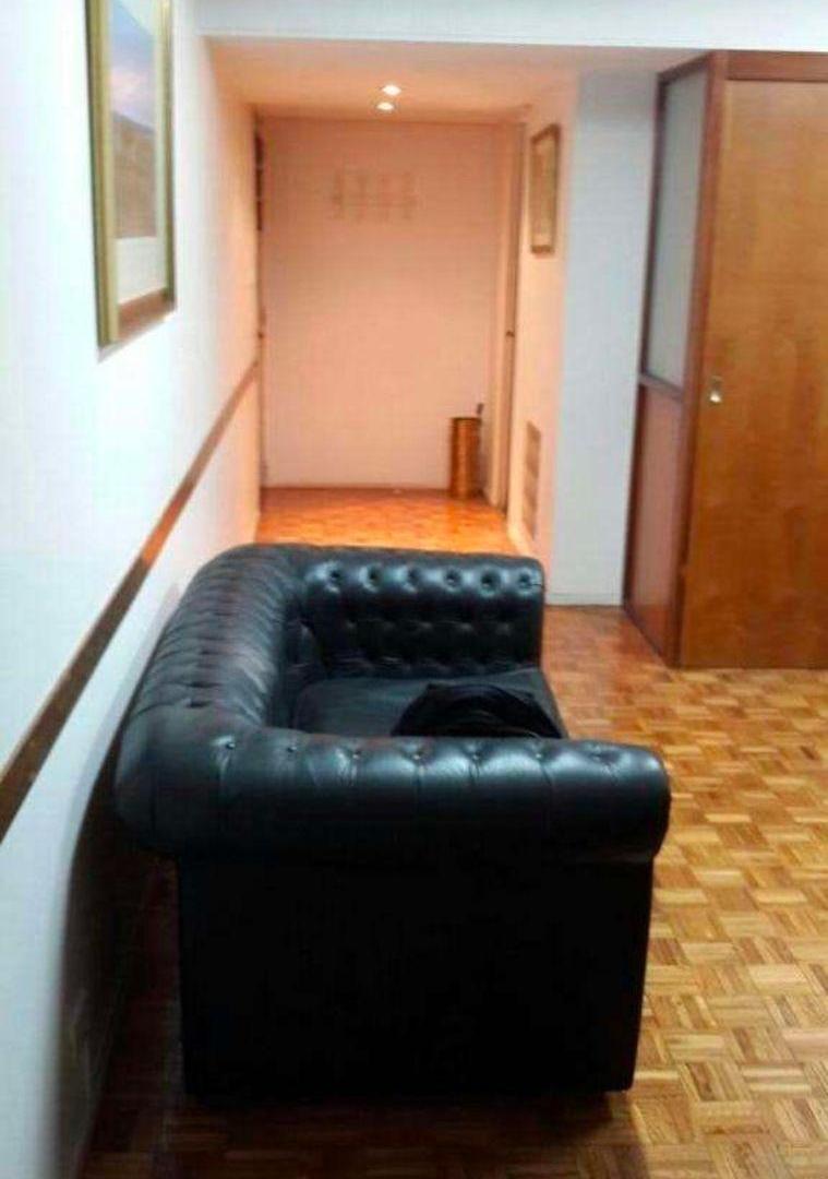 Foto de Venta oficina a la calle amoblada, imagen 2