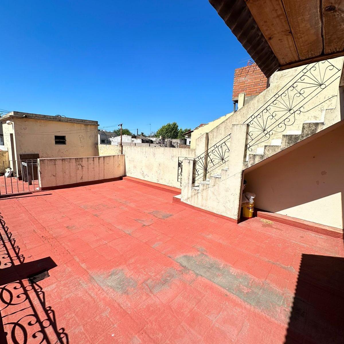 En Venta PH Tipo Casa Al Frente 4 Ambientes con Garage Lanus Este 5