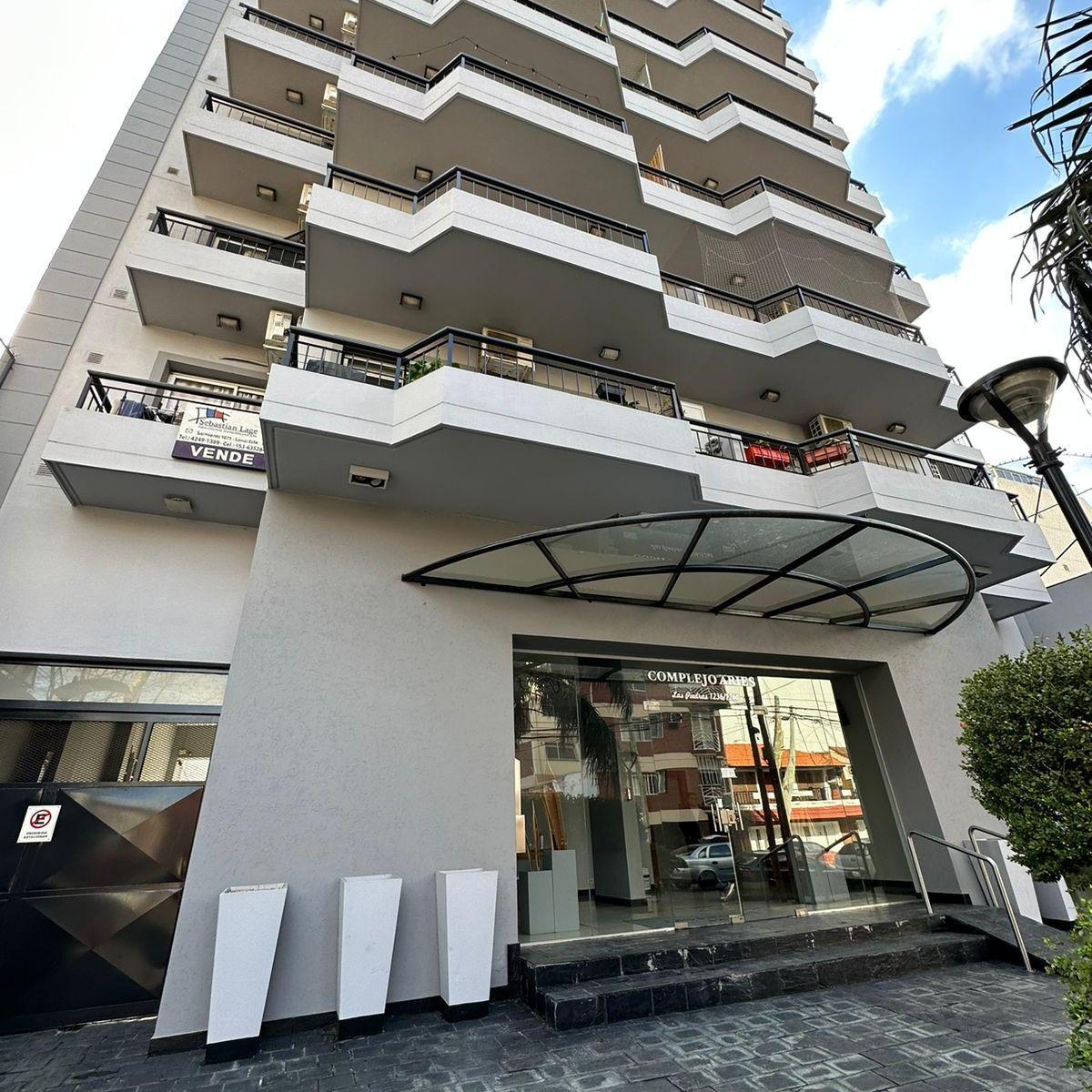 Atencion! impecable semipiso 3 ambientes en edificio al frente con cochera (402)
