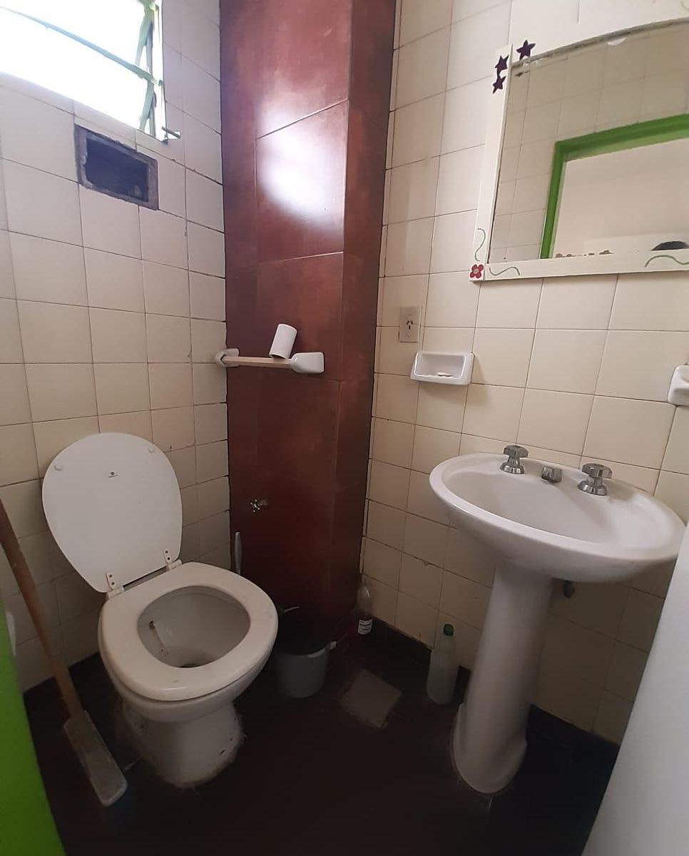LOCAL COMERCIAL EN VENTA EN MUY BUENA UBICACION EN LANUS ESTE