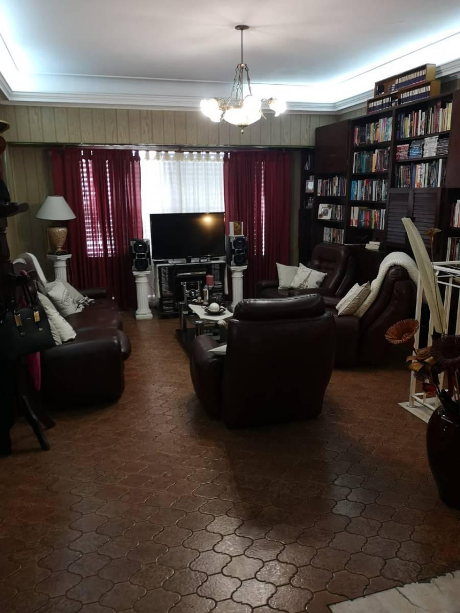 Casa 4 Ambientes con Local en Planta Baja en Lanus Este