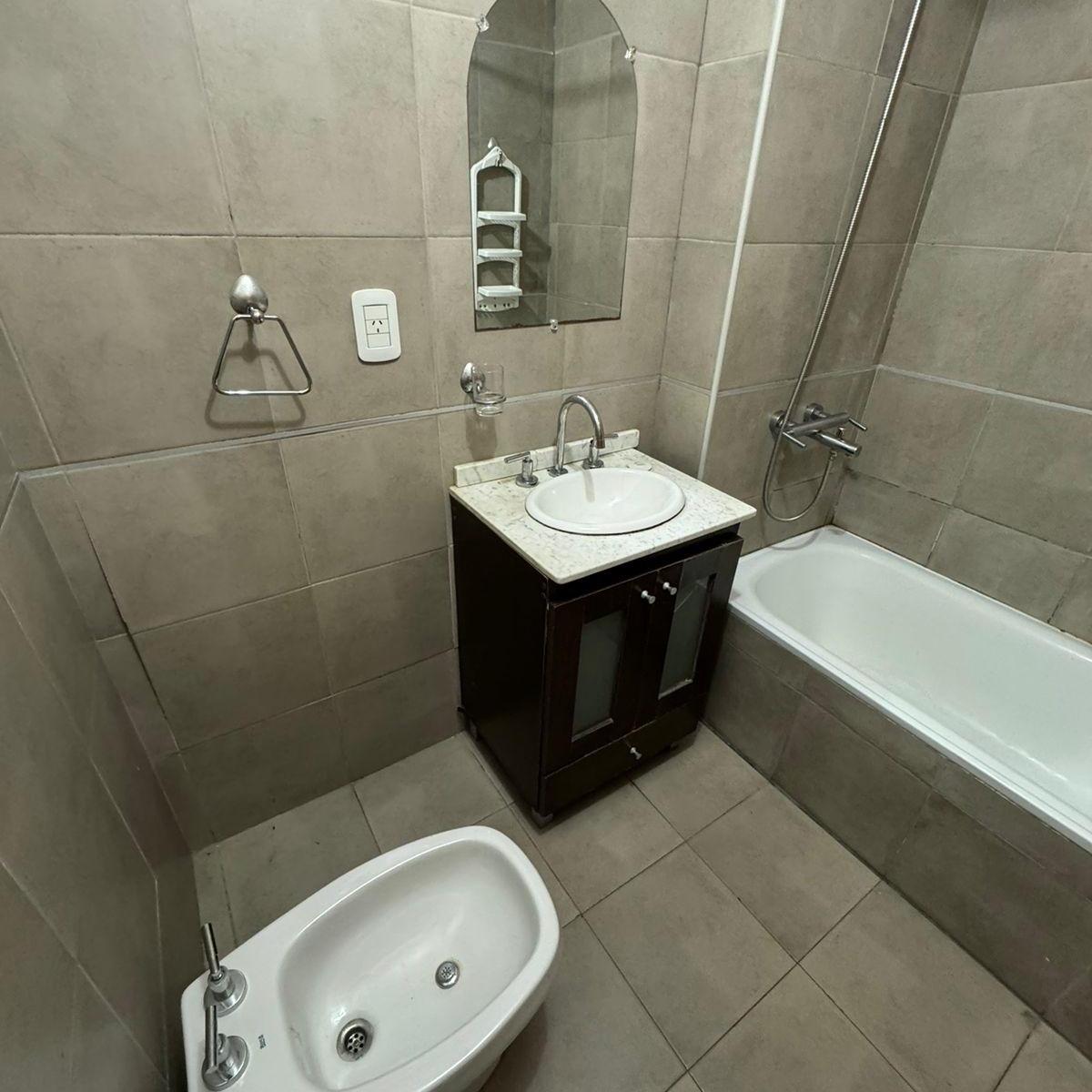 DEPARTAMENTO 2 AMB EN MUY BUENA UBICACION EN VENTA EN LANUS ESTE