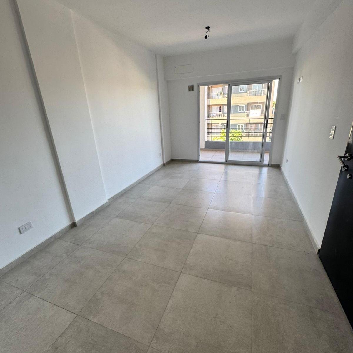 EN VENTA DTOS 2 AMB CON 2 BALCONES A ESTRENAR EN MUY BUENA UBIC. EN LANUS