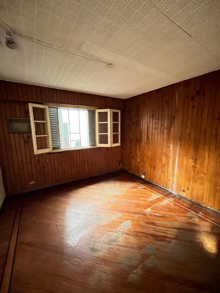 EN VENTA GRAN LOTE CON 2 VIVIENDAS EN LANUS OESTE