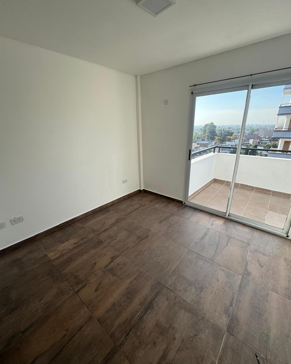 EN VENTA DEPTO 2 AMB EN EDIFICIO AL FTE C/ COCHERA EN LANUS
