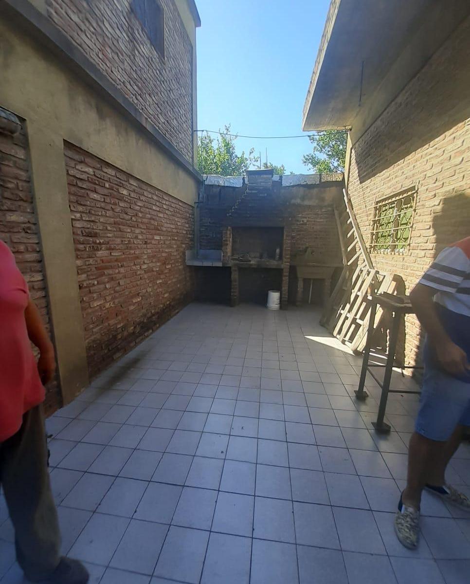 En Venta Galpon Sobre Lote de 8.66x35 con Entrada de Camion en Lanus 1
