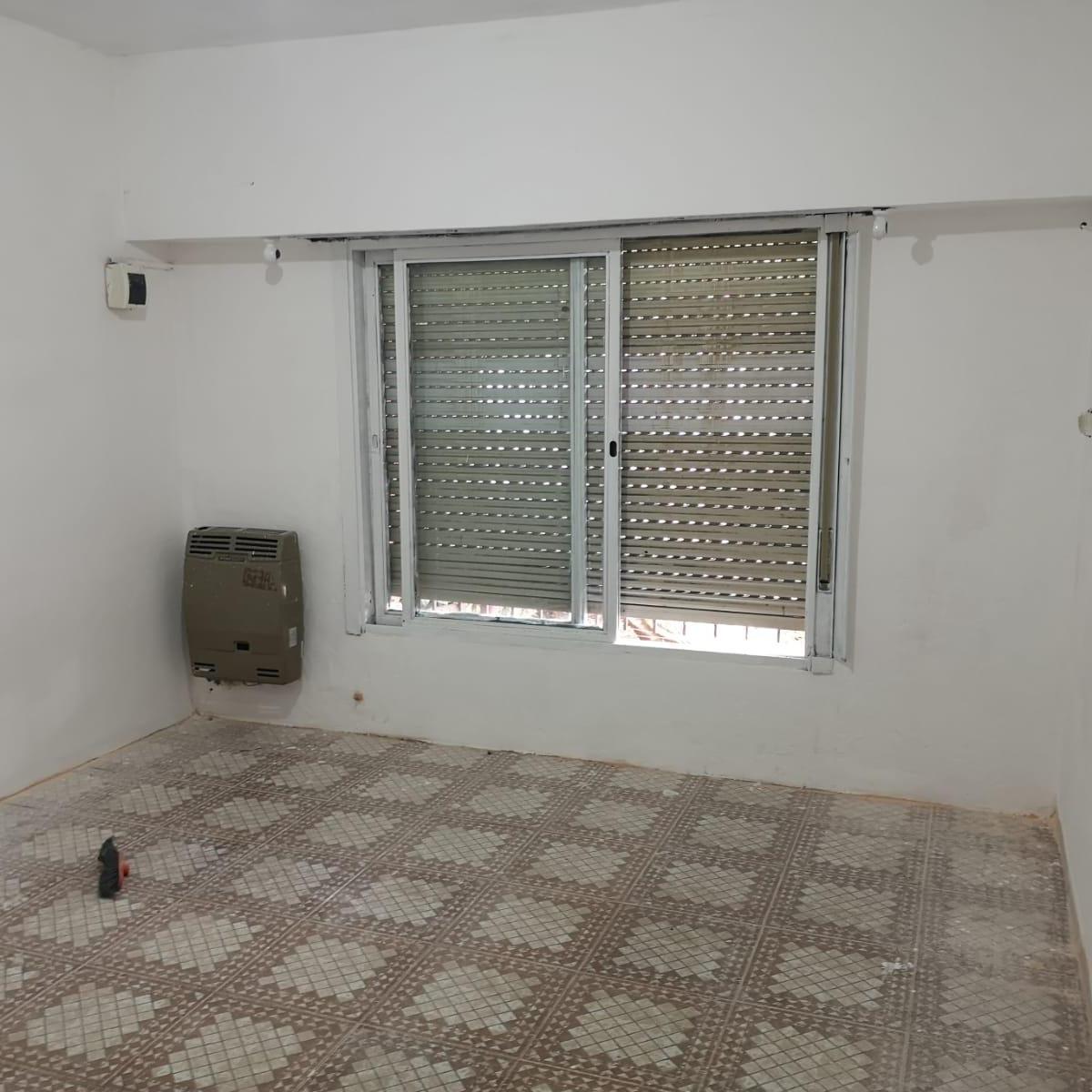 Foto de oportunidad!! En venta Casa 3 amb c/ pileta, entrada de auto y jardin, imagen 3