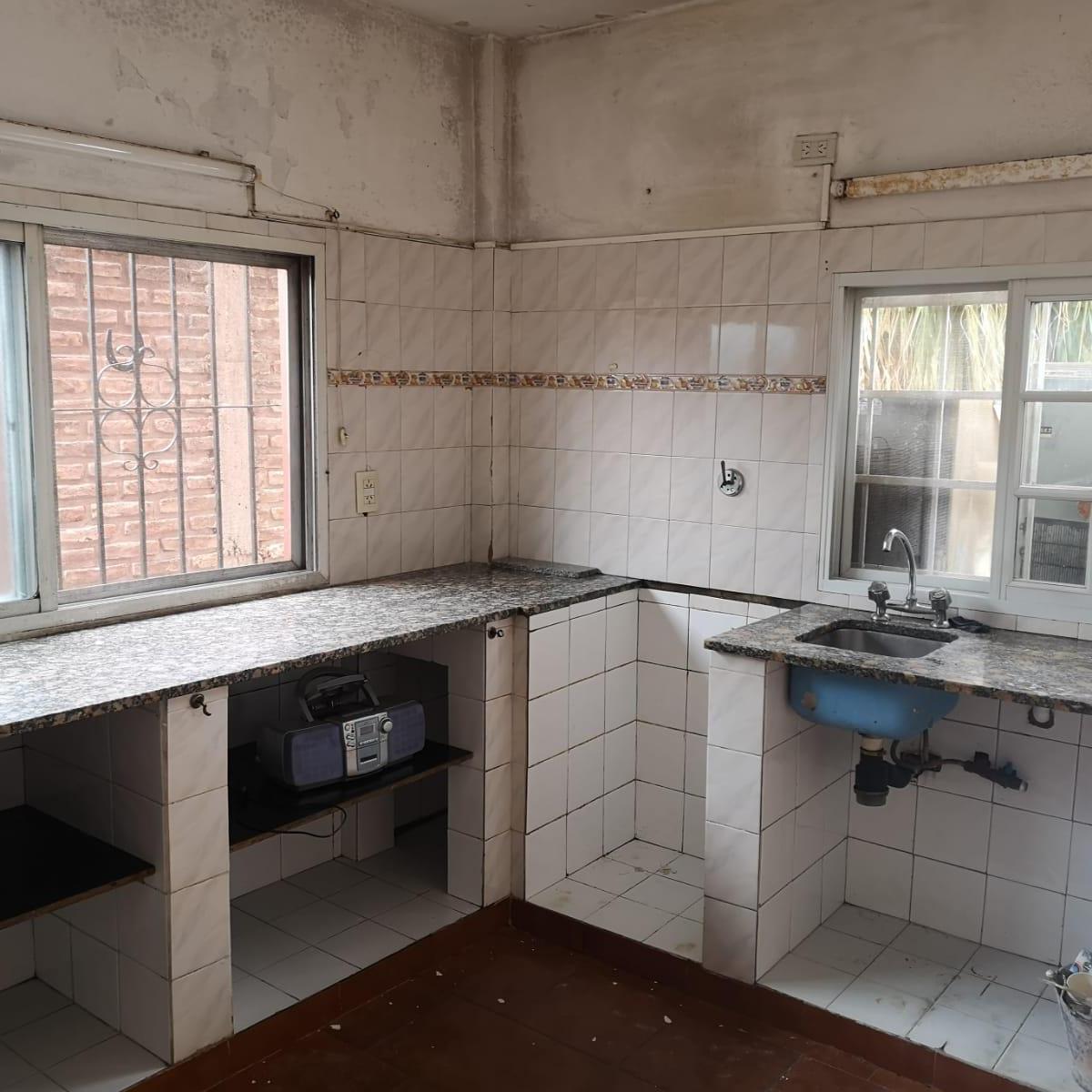 Foto de oportunidad!! En venta Casa 3 amb c/ pileta, entrada de auto y jardin, imagen 2