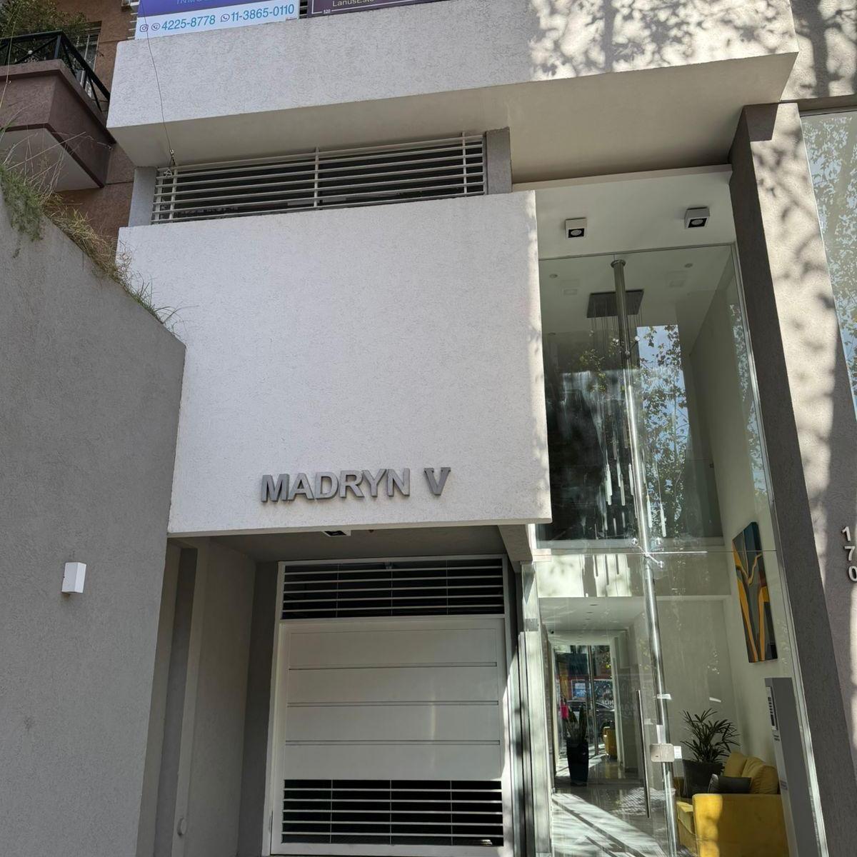 EN VENTA SEMIPISOS 2 AMB EN EDIF C/ BALCON Y COCH. OPCIONALES EN LANUS O