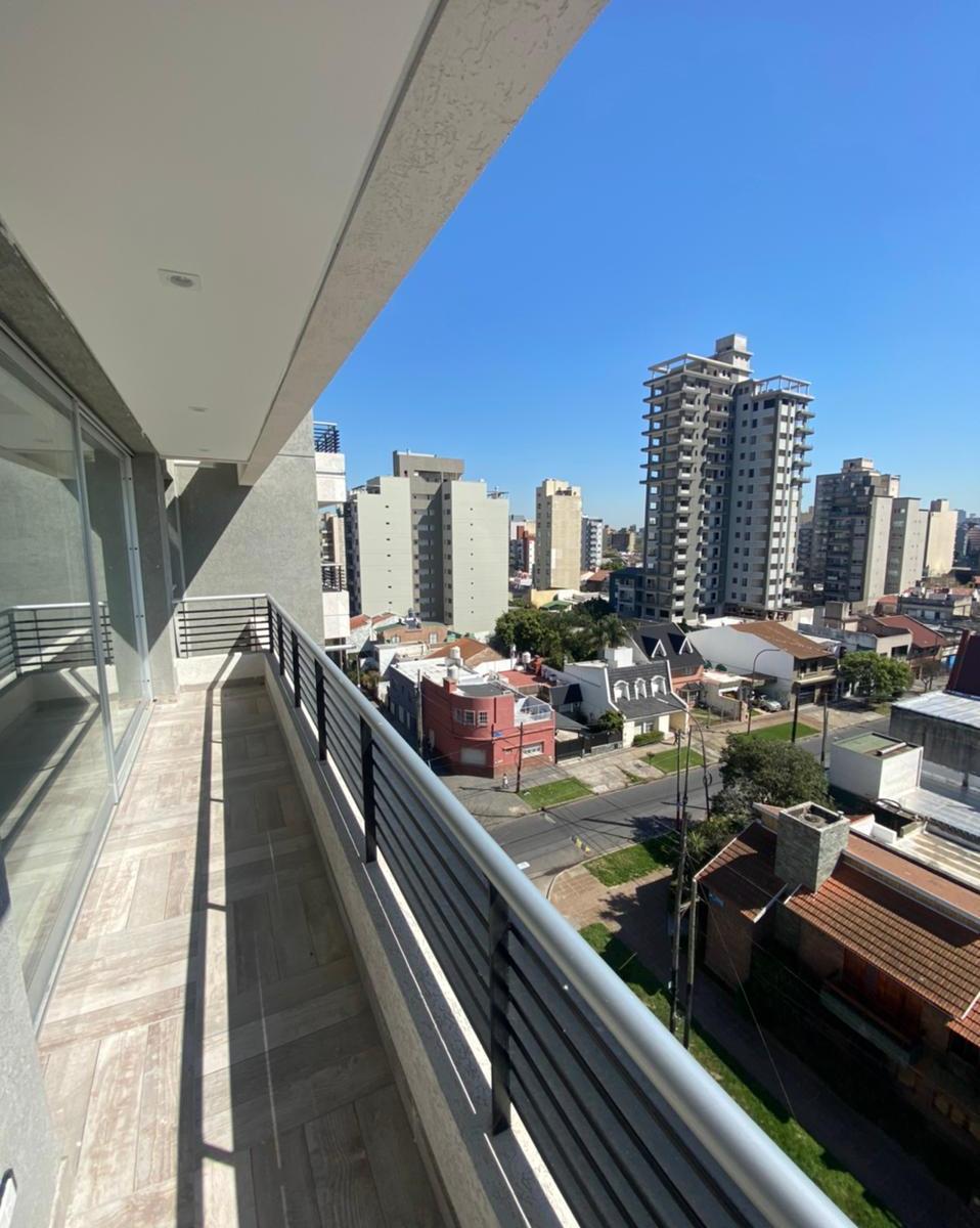 En Venta Depto 3 Amb Al Fte con Balcon y Cochera Opcional en Lanus 2