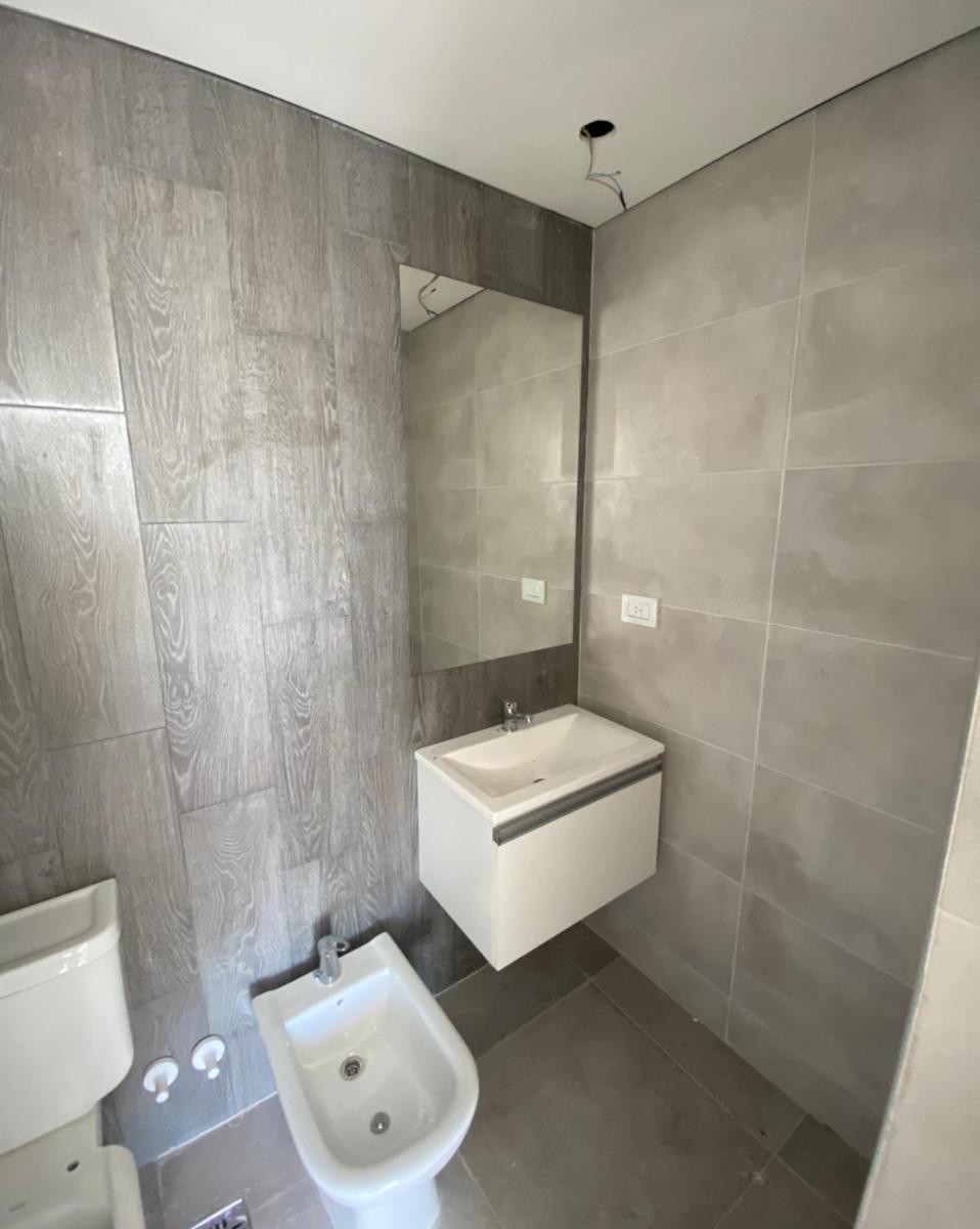 En Venta Depto 3 Amb Al Fte con Balcon y Cochera Opcional en Lanus 5