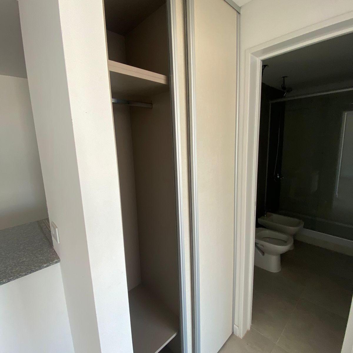 En Venta Exclusivos Depto 2 Amb de Categoria con Balcon y Coch. Opc. en Lanus 2