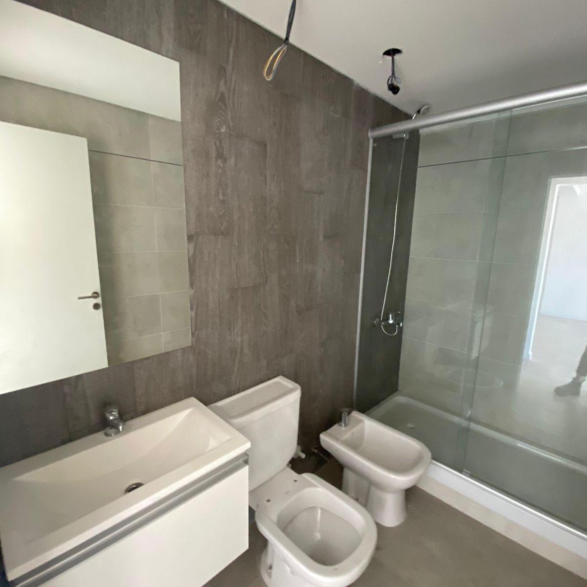 En Venta Exclusivos Depto 2 Amb de Categoria con Balcon y Coch. Opc. en Lanus 3