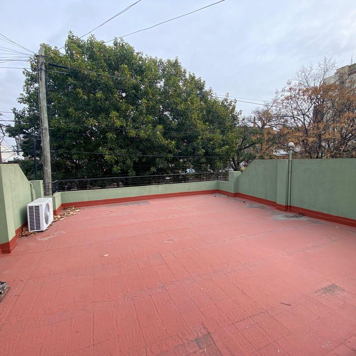 Dto Tipo Casa 3 amb con garage y patio en Venta en Lanus Este