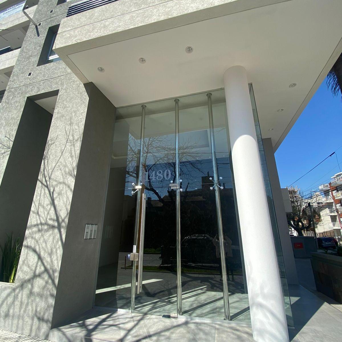 En Venta 2 Amb de Categ. en Torre Terrazas C/ Balcon y Coch. Opcionales en Lanus 2