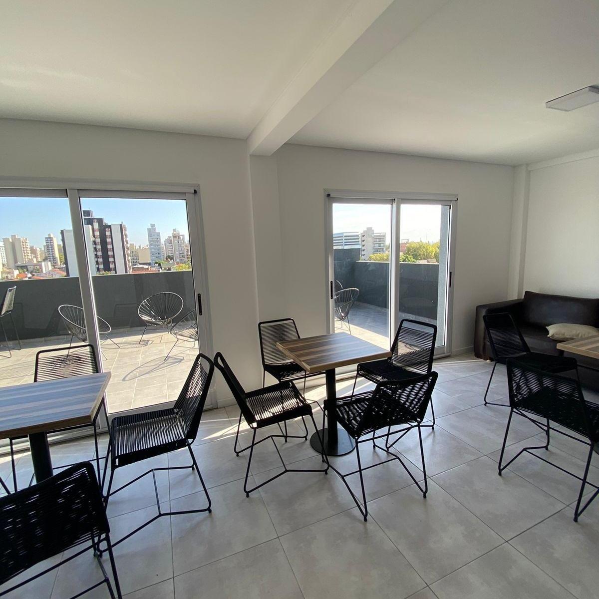 Foto de EN VENTA DTO 2 AMB A ESTRENAR C/ AMPLIO BALCON Y COCH. EN BUENA UBIC, imagen 3