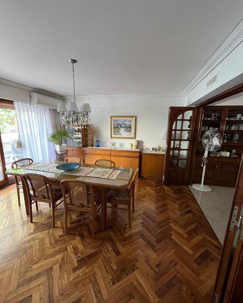 En Venta Piso Unico de 6 Amb C/ Cochera en Excelente Estado y Ubicacion en Lanus 2
