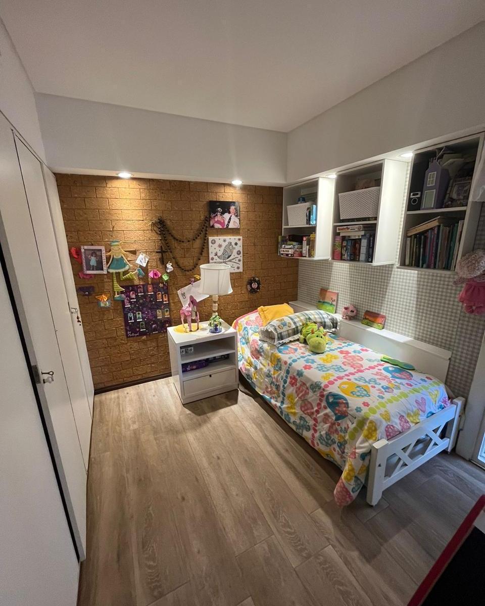 En Venta Piso Unico de 6 Amb C/ Cochera en Excelente Estado y Ubicacion en Lanus 3