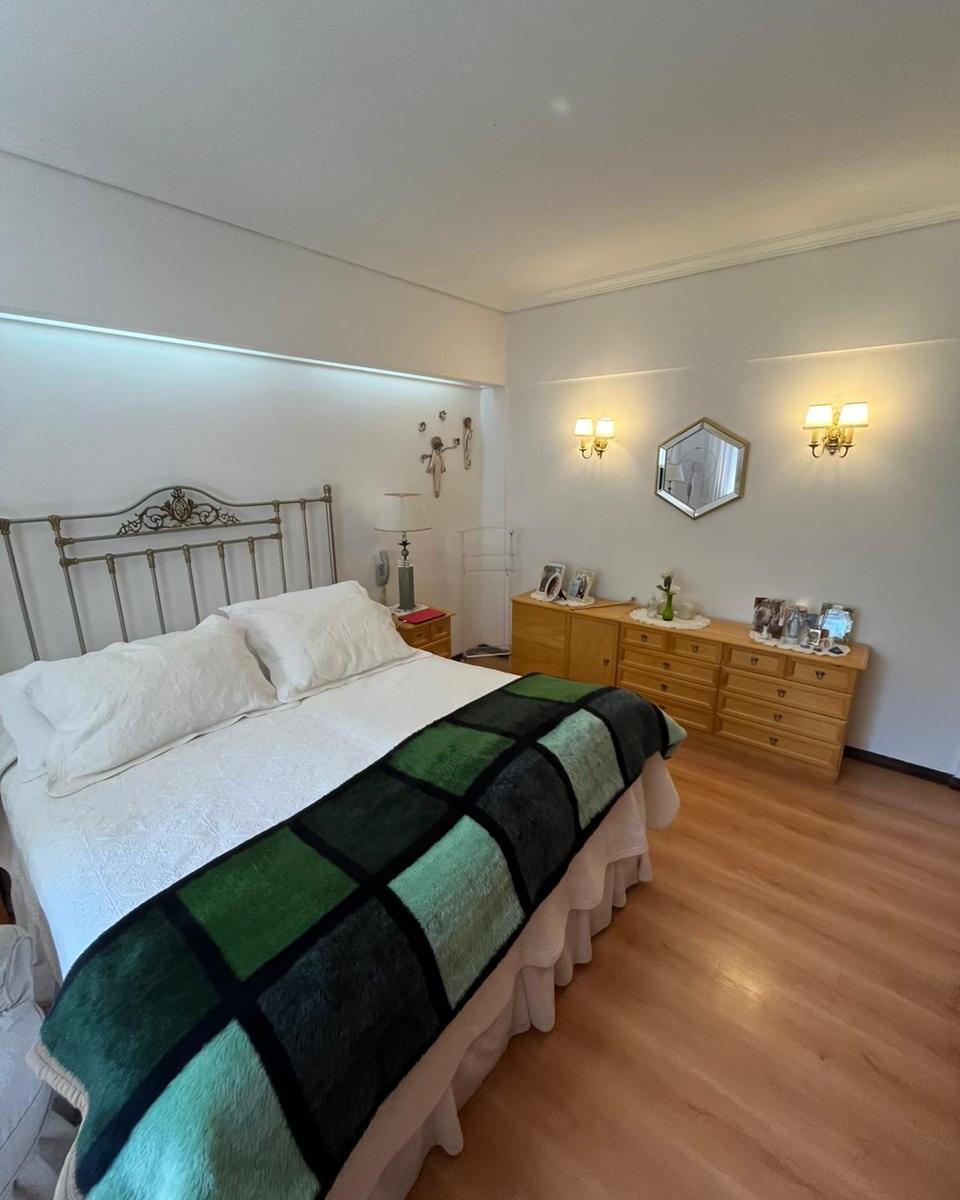 En Venta Piso Unico de 6 Amb C/ Cochera en Excelente Estado y Ubicacion en Lanus 5
