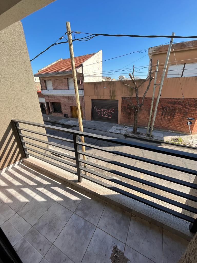 EN VENTA DTO 3 AMB EN EDIF. FTE C/ BALCON Y COCH. OPC. EN AVELLANEDA
