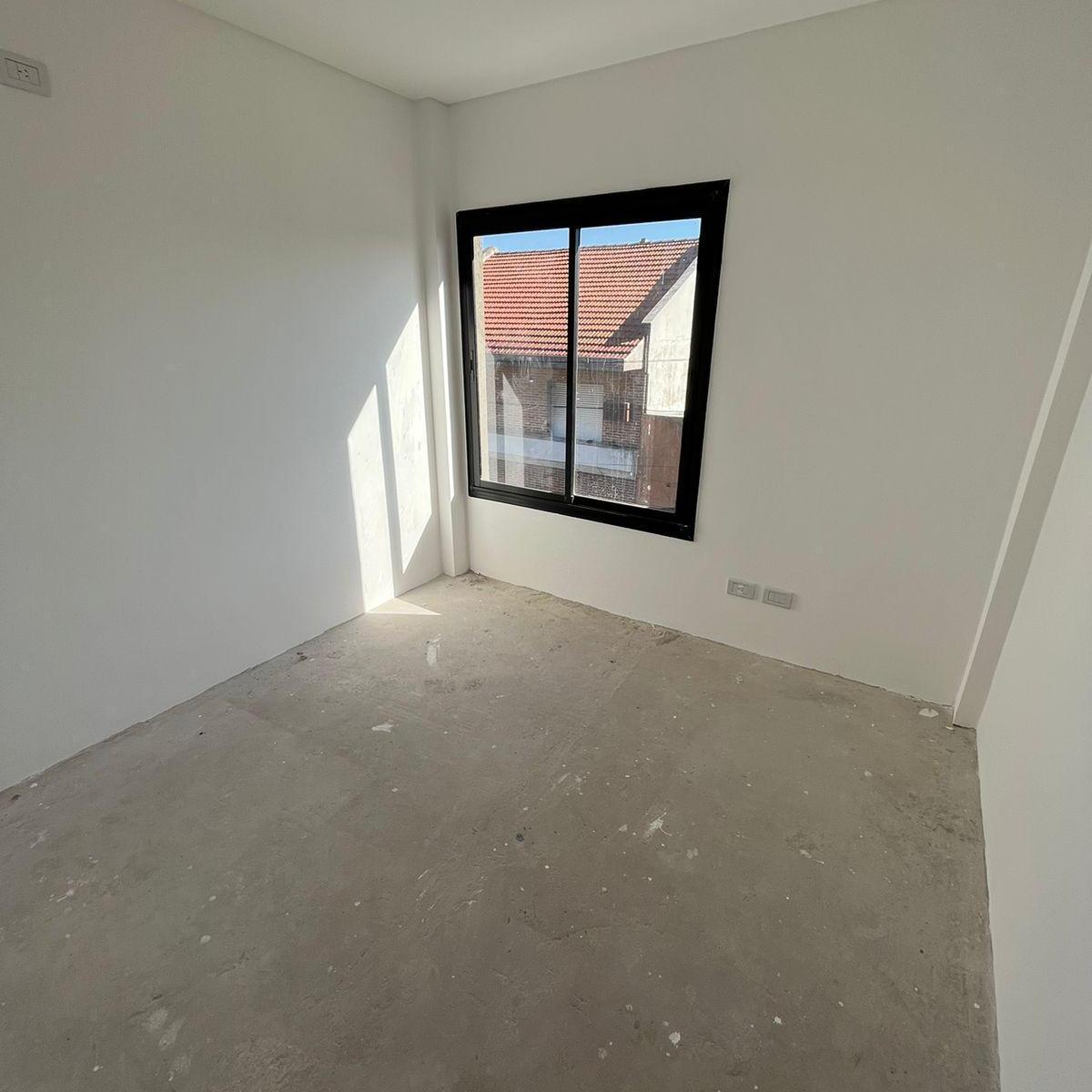 Foto de EN VENTA DEPTO 3 AMB A ESTRENAR CON PATIO Y COCHERA OPCIONAL EN LANUS, imagen 4