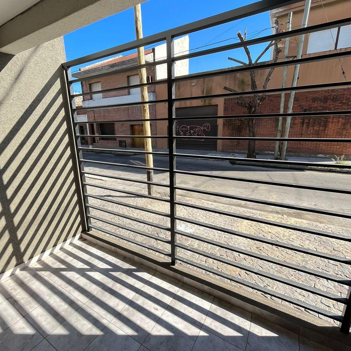 Foto de EN VENTA DEPTO 3 AMB A ESTRENAR CON PATIO Y COCHERA OPCIONAL EN LANUS, imagen 5