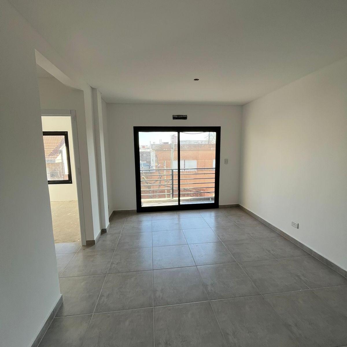 EN VENTA DEPTO 3 AMB A ESTRENAR C/ BALCON, COCH. OPC. Y TERRAZA EN LANUS