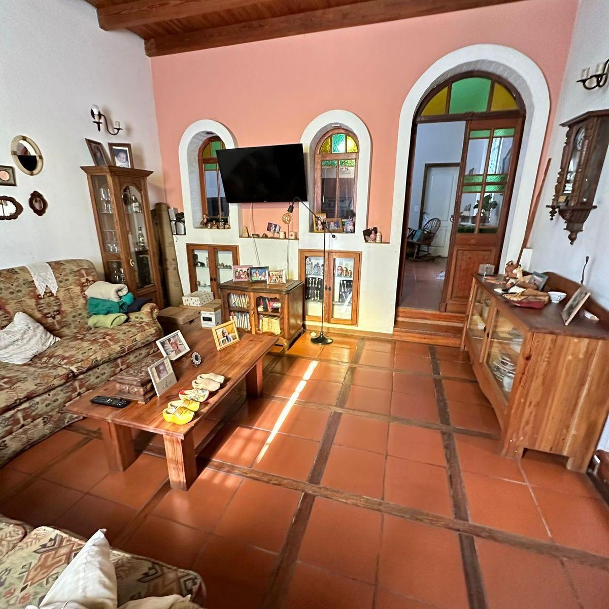 En Venta S/ Lote de 8x28 Casa 6 Amb con Ent. de Coche, 2 Patiosy Jardin en Lanus 4