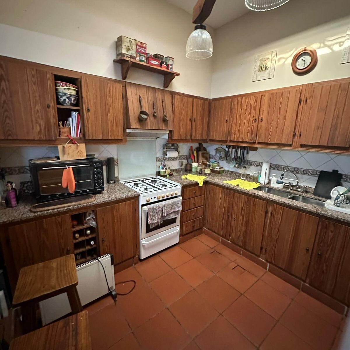 En Venta S/ Lote de 8x28 Casa 6 Amb con Ent. de Coche, 2 Patiosy Jardin en Lanus 2