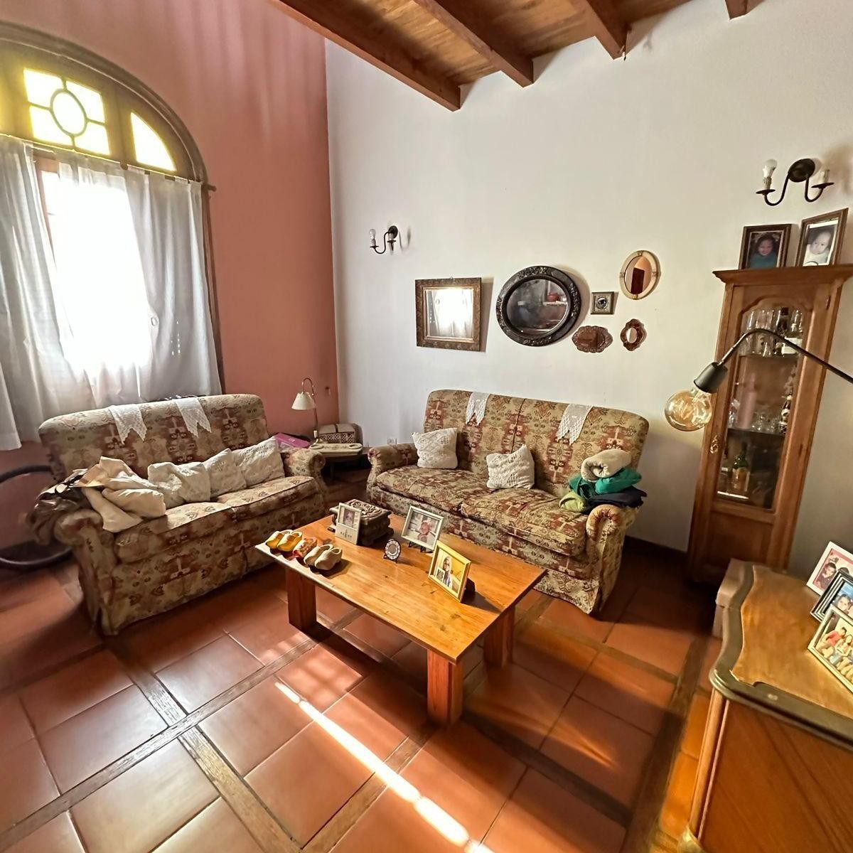 En Venta S/ Lote de 8x28 Casa 6 Amb con Ent. de Coche, 2 Patiosy Jardin en Lanus 5