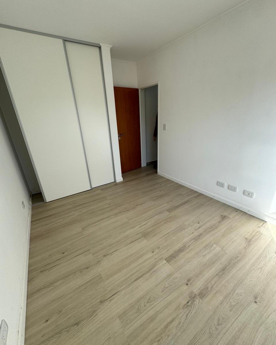 EN VENTA DEPTO 2 AMB EN PLANTA ALTA AL FTE CON PATIO EN QUILMES OESTE