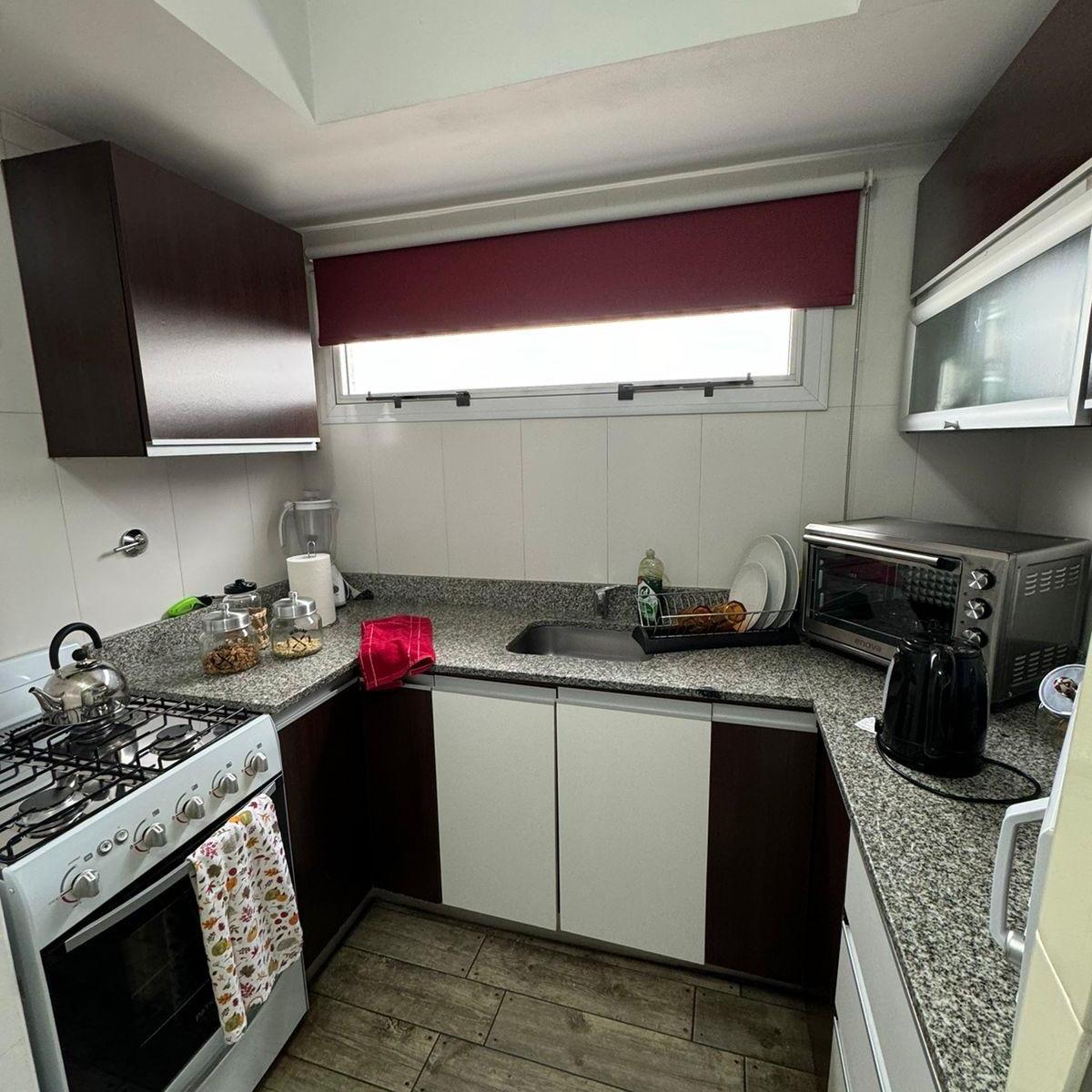 Foto de EN VENTA DEPTO 3 AMB SEMIPISO CON 2 BAÑOS, BALCON Y COCHERA EN LANUS, imagen 3