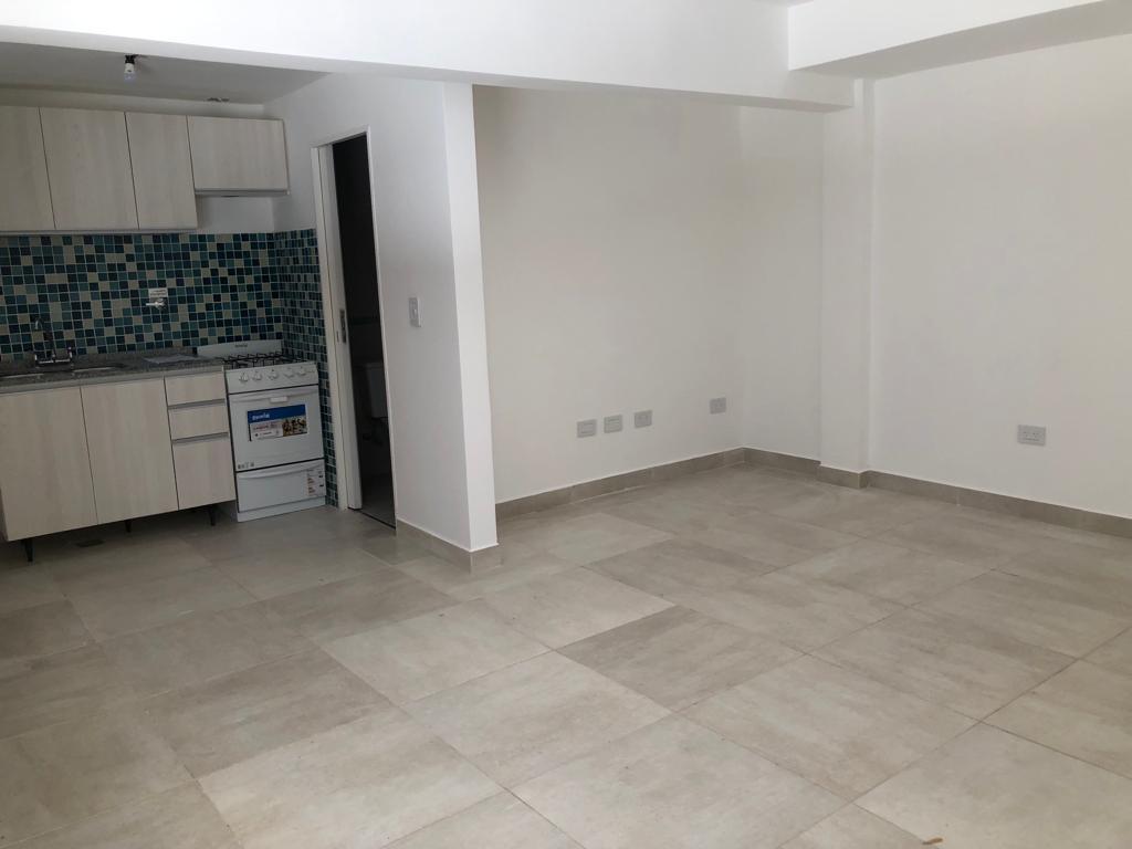 EN VENTA EXCELENTE MOANOMB. EN EDIF. AL FTE EN LANUS