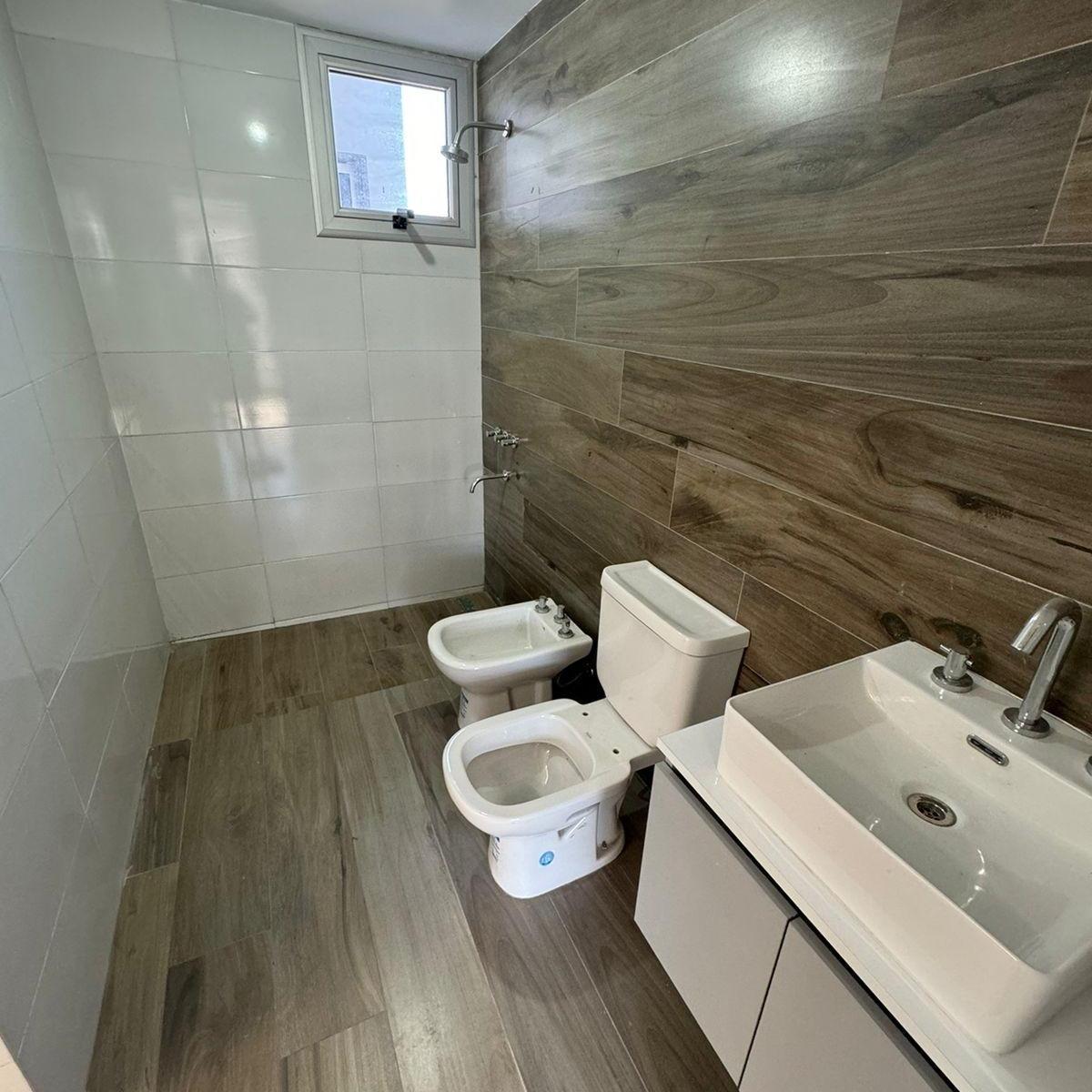 Foto de EN VENTA EN EDIF. SEMIPISO DTO 2 AMB TIPO DUPLEX CON TERRAZA EN LANUS, imagen 5