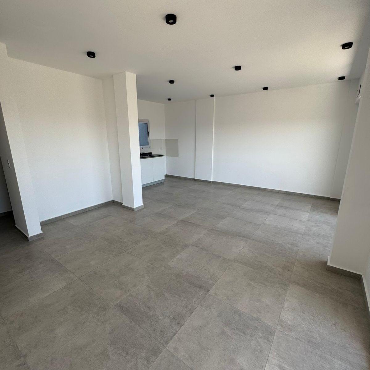 Foto de EN VENTA DPTO MONOAMBIENTE AL CONTRAFTE EN MUY BUENA UBICACION EN LANUS, imagen 3