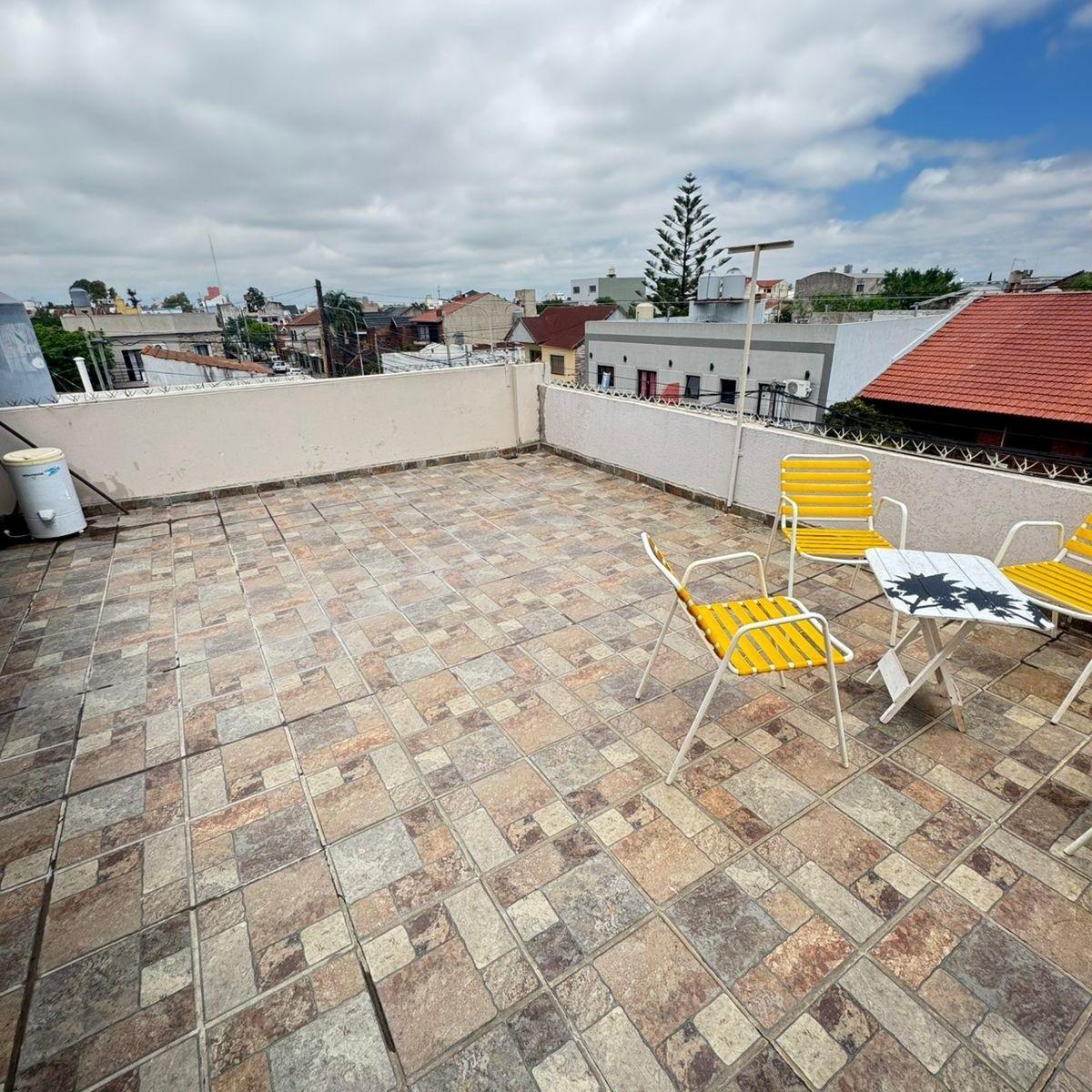 En Venta Depto Tipo Casa 3 Amb con Quincho, Balcon y Terraza en Lanus o 5