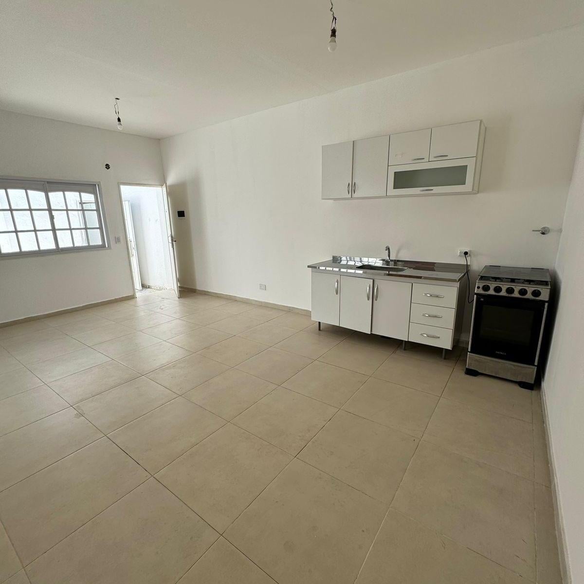 EN VENTA PH TIPO CASA 3 AMB CON 2 PATIOS EN BUENA UBIC. SIN EXPENSAS EN LANUS O