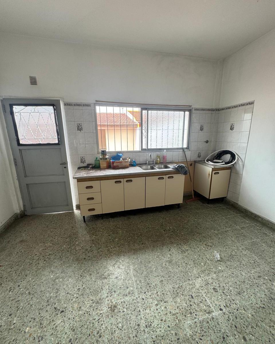 En Venta Galpon 8.70x44.66 C/ Vivienda P. Alta C/patio, Quincho y Balcon en Lanus 5