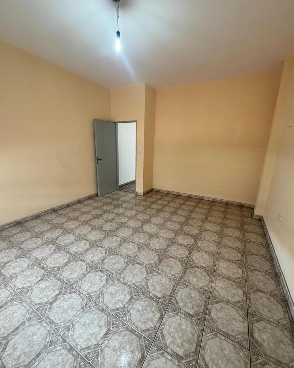 En Venta Galpon 8.70x44.66 C/ Vivienda P. Alta C/patio, Quincho y Balcon en Lanus 4